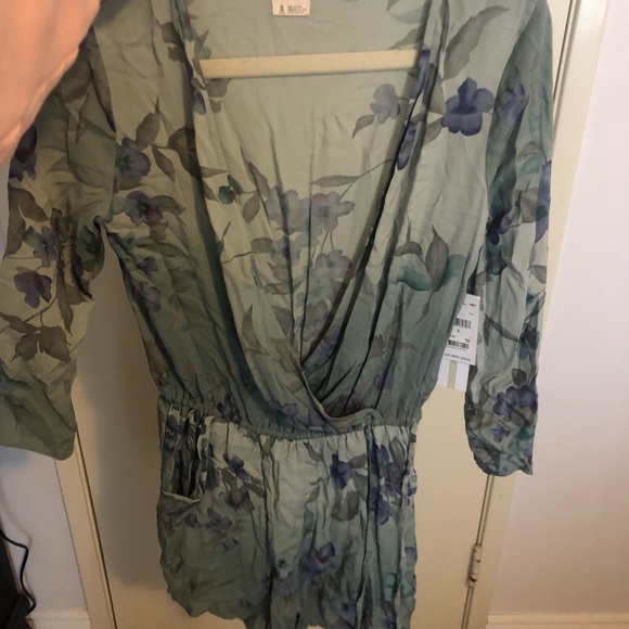 O’Neill Romper - Picture 2 of 3